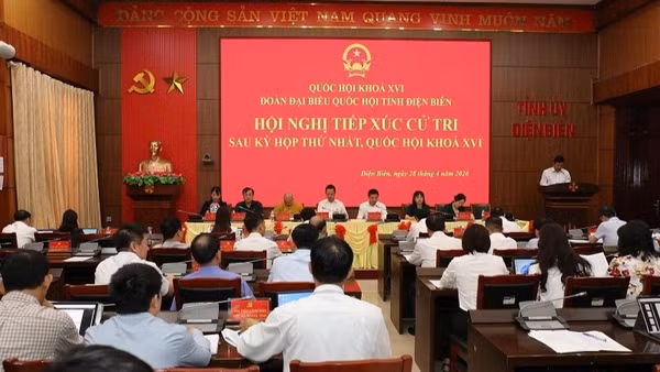 Cử tri tỉnh Điện Biên dự Hội nghị tiếp xúc cử tri sáng 28/4.