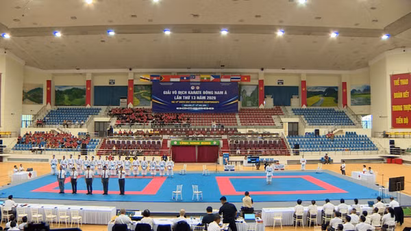 Quang cảnh Nhà thi đấu thể dục, thể thao tỉnh Ninh Bình - nơi diễn ra Giải vô địch Karate Đông Nam Á lần thứ 13. (Ảnh: HOÀI THU)