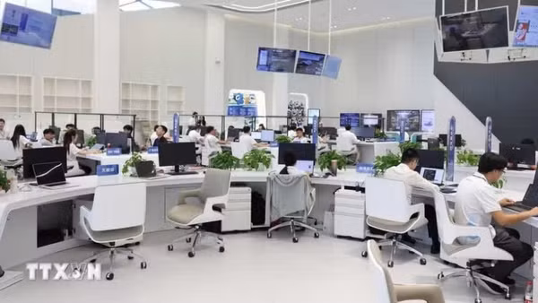 Hoạt động tại doanh nghiệp trí tuệ nhân tạo ở Quảng Tây, Trung Quốc. (Ảnh: Công Tuyên/TTXVN) 
