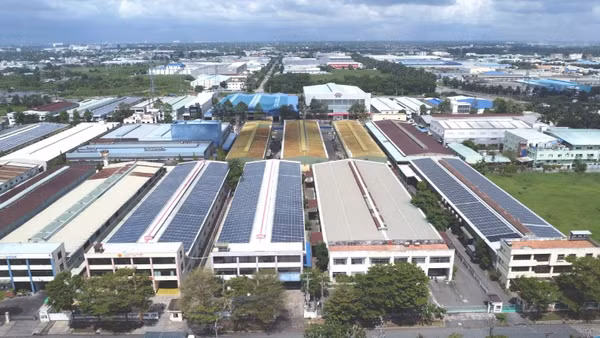 Nhiều doanh nghiệp tại Khu công nghiệp Tân Tạo, Thành phố Hồ Chí Minh sử dụng điện mặt trời áp mái. (Ảnh: CTV)