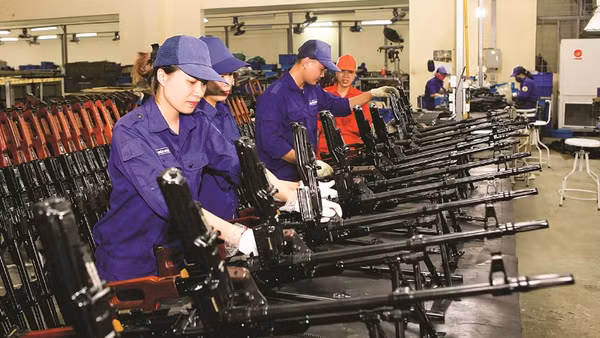 Dây chuyền lắp ráp vũ khí của Nhà máy Z111 - tập thể được tôn vinh năm 2026.