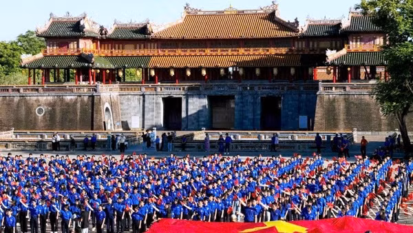 Hành trình “Tôi yêu Tổ quốc tôi” năm 2026 diễn ra tại Quảng trường Ngọ Môn-Đại Nội Huế.
