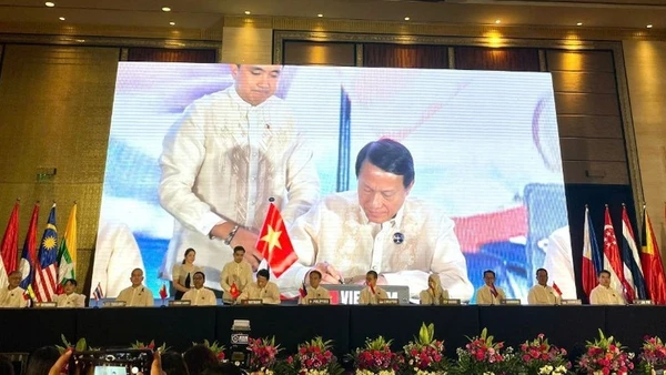 Đại tướng Lương Tam Quang, Ủy viên Bộ Chính trị, Bộ trưởng Công an Việt Nam tại lễ ký kết. 