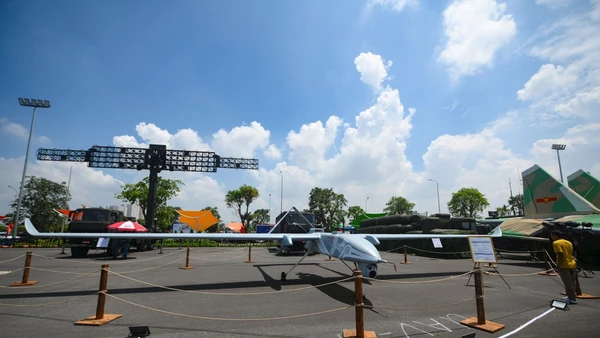 Phương tiện bay không người lái (UAV) đa năng, tầm xa do Tập đoàn Viettel sản xuất tại Triển lãm thành tựu đất nước. (Ảnh: THẾ ĐẠI)