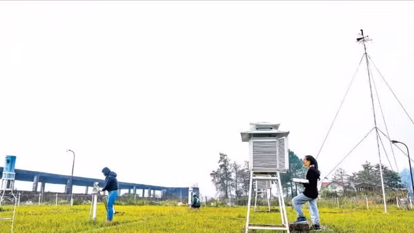 Công tác dự báo và cảnh báo sớm chính là “tuyến phòng thủ” đầu tiên, giữ vai trò quyết định trong bảo vệ tính mạng người dân và tài sản. (Ảnh: TRỌNG TÙNG) 