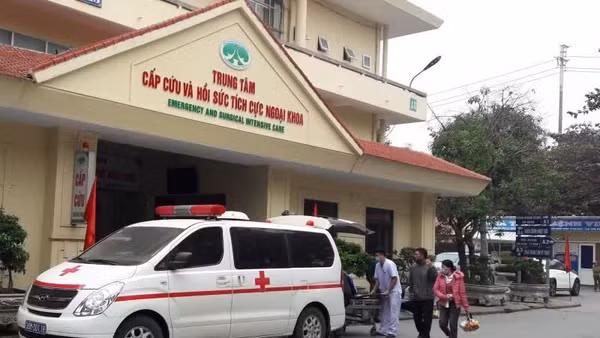 Bệnh viện đa khoa tỉnh Thanh Hóa tiếp nhận bệnh nhân cấp cứu. 