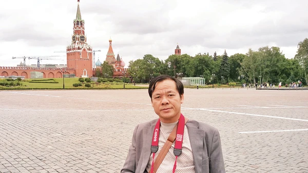 Tác giả trong một chuyến công tác tại Liên bang Nga.