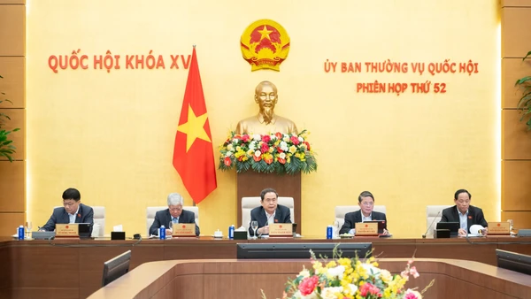 Chủ tịch Quốc hội Trần Thanh Mẫn và các Phó Chủ tịch Quốc hội chủ trì, điều hành phiên họp. (Ảnh: DUY LINH)