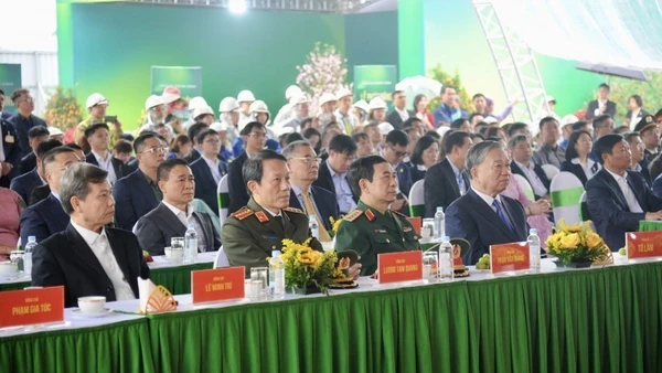 Tổng Bí thư Tô Lâm và các đại biểu tham dự buổi lễ tại điểm cầu chính. 