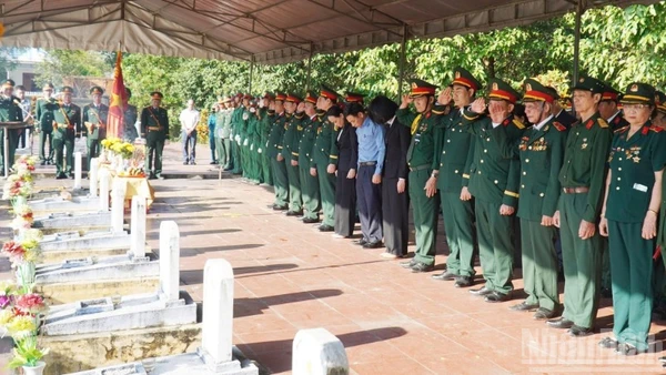 Hài cốt liệt sĩ được an táng tại Nghĩa trang liệt sĩ xã Cam Lộ.