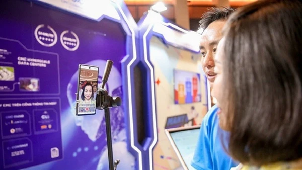 Trải nghiệm tính năng sản phẩm C-Health.