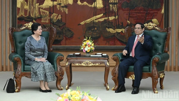 Thủ tướng Phạm Minh Chính tiếp bà Chea Kimtha, Đại sứ Campuchia tại Việt Nam. (Ảnh: Trần Hải)