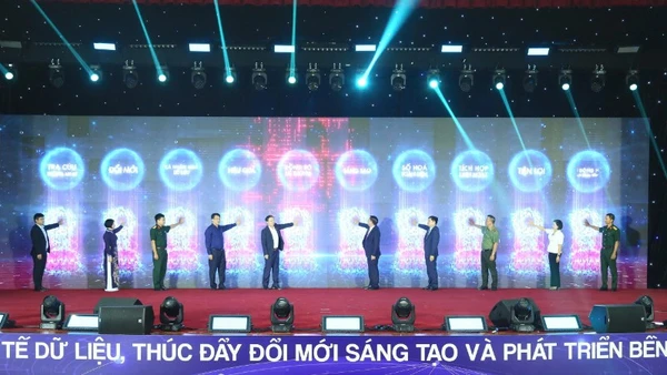 Ủy ban nhân dân tỉnh Hưng Yên ra mắt nền tảng trợ lý ảo tỉnh Hưng Yên.