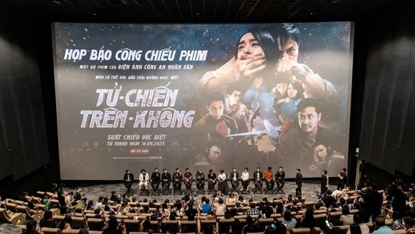 Phim Tử chiến trên không ghi nhận sự hợp tác hiệu quả giữa Điện ảnh Công an nhân dân và đơn vị tư nhân. (Ảnh: ĐOÀN LÀM PHIM)