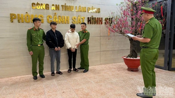 Hai đối tượng cướp giật tài sản của tiệm vàng Kim Lượng, thôn Quảng Thuận, xã Quảng Lập, tỉnh Lâm Đồng bị bắt.