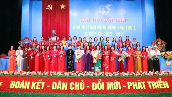 Kỳ Đại hội đầu tiên của Hội Liên hiệp Phụ nữ tỉnh Ninh Bình mới.