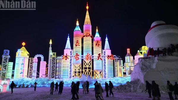 Vườn băng tuyết Trường Xuân - điểm trải nghiệm nghệ thuật băng đăng và văn hóa-du lịch trọng điểm của thành phố chính thức mở cửa ngày 19/12.