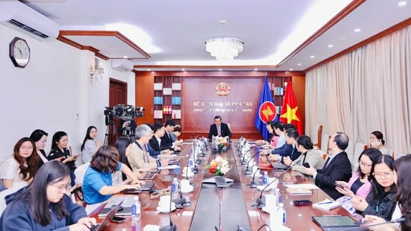 Quang cảnh lễ công bố. 