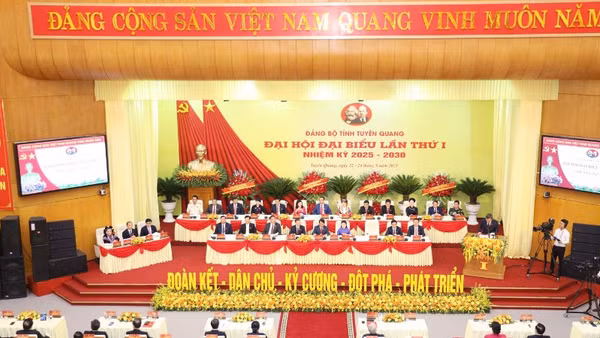 Toàn cảnh Đại hội đại biểu Đảng bộ tỉnh Tuyên Quang lần thứ I, nhiệm kỳ 2025-2030.