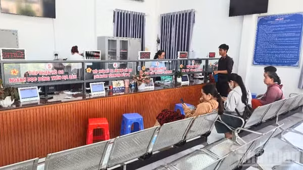Xã Phụng Hiệp, thành phố Cần Thơ lấy người dân và doanh nghiệp làm trung tâm phục vụ. 