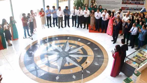 Toàn cảnh lễ khai mạc trưng bày "Kết nối truyền thống, vững bước tương lai".