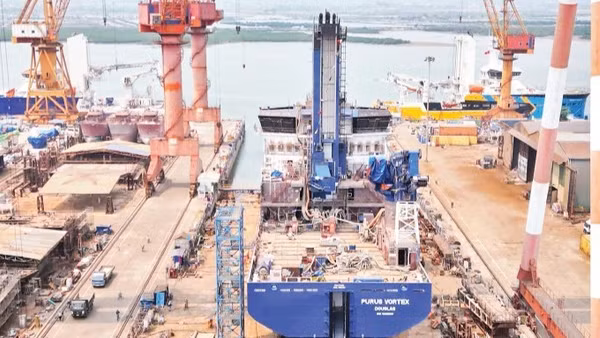 Công ty Đóng tàu Hạ Long đủ năng lực đóng mới các chủng loại tàu tải trọng đến 70.000DWT, đạt tiêu chuẩn quốc tế.