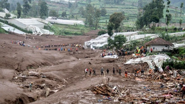 Hiện trường vụ lở đất tại Tây Bandung, tỉnh Tây Java, Indonesia, ngày 24/1/2026. (Ảnh: THX/TTXVN)