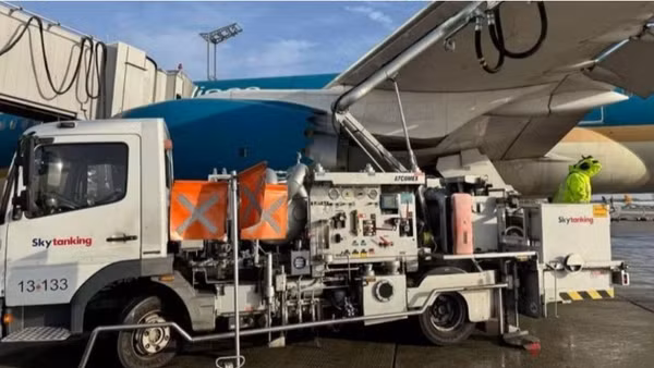 Các chuyến bay từ châu Âu của Vietnam Airlines sẽ sử dụng nhiên liệu SAF với tỷ lệ ít nhất 2%, sẽ tăng dần lên 6%, 20%, 70% vào tương ứng các năm 2030, 2035, 2050.