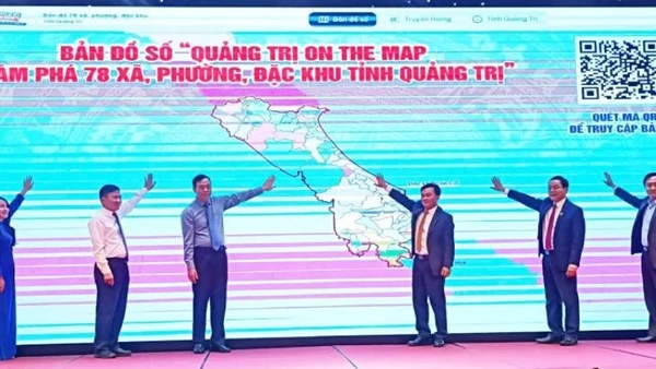Lãnh đạo tỉnh Quảng Trị thực hiện nghi thức ra mắt bản đồ số “Quảng Trị on the map”.