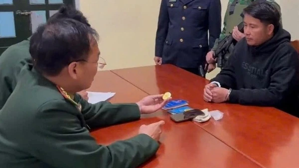 Đối tượng và số vàng tang vật.