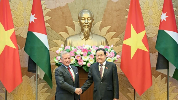Chủ tịch Quốc hội Trần Thanh Mẫn và Quốc vương Jordan Abdullah II Ibn Al Hussein. (Ảnh: DUY LINH)