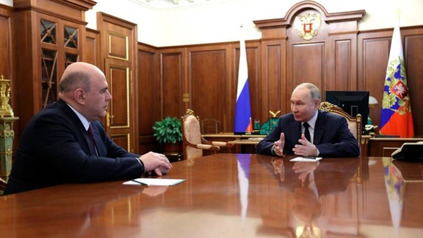 Tổng thống Putin gặp quyền Thủ tướng Nga Mikhail Mishustin trước khi ký sắc lệnh bổ nhiệm ông làm Thủ tướng. (Ảnh: KREMLIN.RU) 