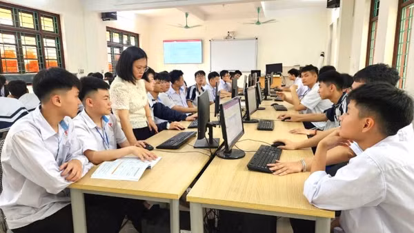 Giờ học của học sinh Trường trung học phổ thông A Phủ Lý, tỉnh Ninh Bình.