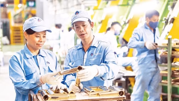 Dây chuyền sản xuất các sản phẩm tại Công ty Sen vòi Viglacera, Tổng công ty Viglacera (Ảnh: ĐĂNG ANH)