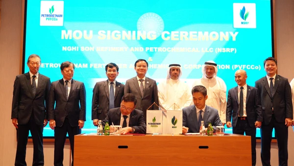 Lễ ký kết thỏa thuận hợp tác giữa Tổng công ty Phân bón và Hóa chất Dầu khí (PVFCCo-Phú Mỹ) và Công ty trách nhiệm hữu hạn Lọc hóa dầu Nghi Sơn (NSRP)