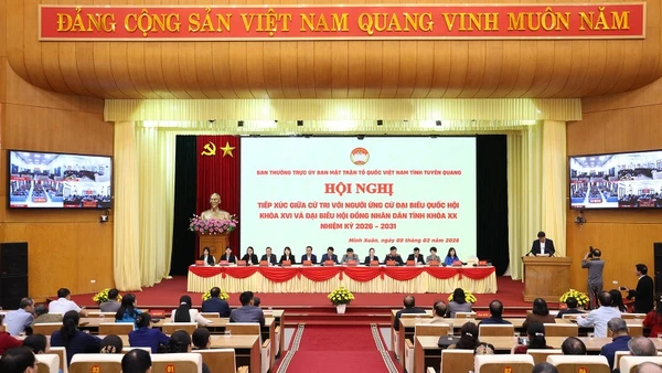 Toàn cảnh hội nghị tại điểm cầu trung tâm hội nghị tỉnh.