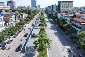 [Ảnh] Toàn cảnh rào chắn đường Văn Cao (Hà Nội) để làm ga ngầm thuộc tuyến metro số 5