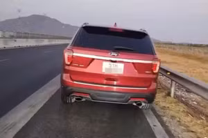 Tài xế dừng trên cao tốc Vĩnh Hảo-Phan Thiết để ngủ.