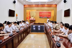 Toàn cảnh buổi làm việc.