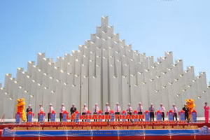 Lãnh đạo Thành phố Hồ Chí Minh và các đại biểu cắt băng khánh thành dự án.