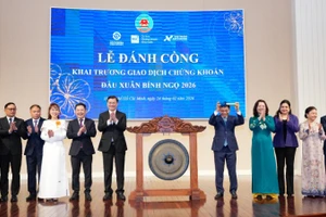 Lễ đánh cồng khai trương giao dịch chứng khoán xuân Bính Ngọ ngày 24/2.