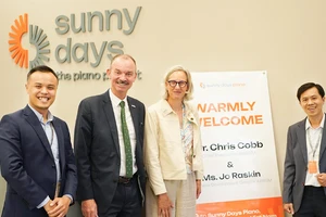 Ông Chris Cobb - CEO của ABRSM đến thăm Sunny Days Piano - Một trong ba Trường Đối Tác chính thức của ABRSM tại Đông Nam Á.