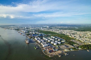 Toàn cảnh Tổng kho xăng dầu Nhà Bè của Petrolimex.