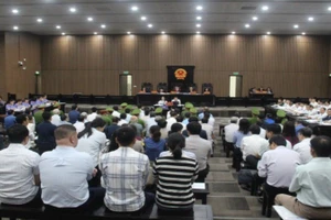 Toàn cảnh phiên tòa.