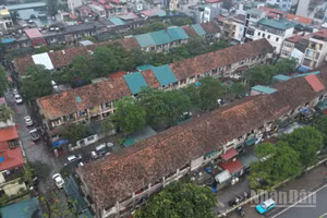 Khu tập thể cũ 3 tầng nằm trên đường Lê Hồng Phong (Hà Nội) đang được lấy ý kiến để cải tạo, xây dựng lại thành 3 tòa chung cư 34 tầng.