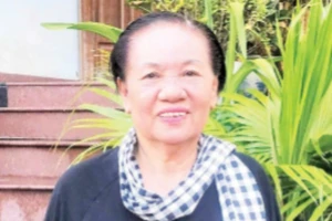 Nữ Đội trưởng Đội du kích Củ Chi với cánh tay không còn lành lặn. (Ảnh nhân vật cung cấp)