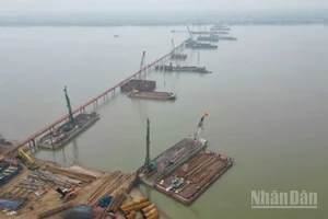 Tăng tốc xây dựng cầu Hồng Hà, góp phần hoàn thiện hạ tầng giao thông Hà Nội 