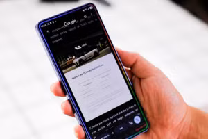Tính năng dịch thuật toàn màn hình của Circle to Search giúp gỡ bỏ rào cản ngôn ngữ.
