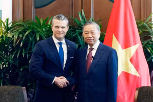 Tổng Bí thư, Chủ tịch nước Tô Lâm tiếp Bộ trưởng Bộ Chiến tranh Hoa Kỳ Pete Hegseth. (Ảnh: Thống Nhất/TTXVN)
