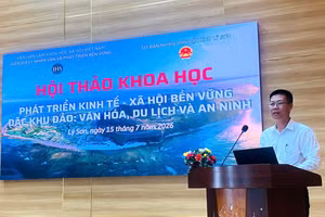 Ông Nguyễn Đạo, Phó Chủ tịch Ủy ban nhân dân Đặc khu Lý Sơn phát biểu khai mạc hội thảo.